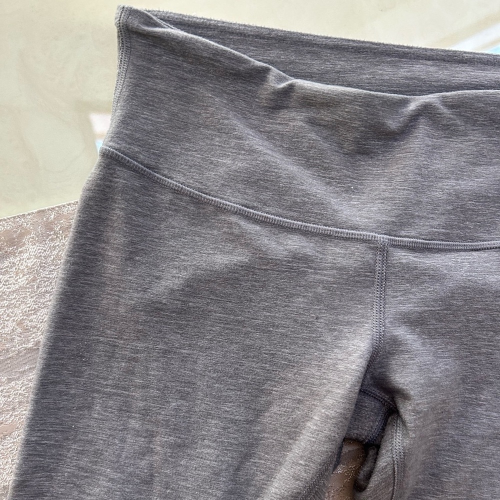 Lululemon Athletica Women’s Cropped Leggings